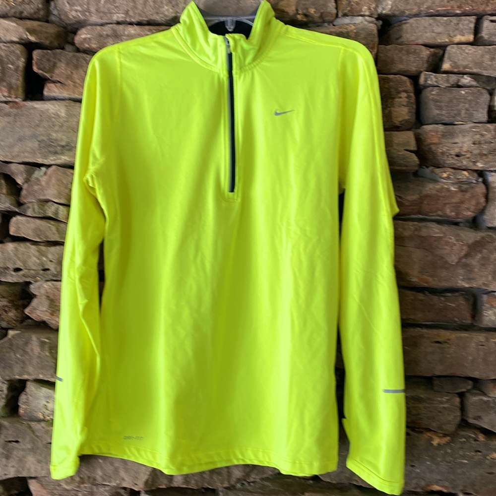 Nike Women’s 1/2 zip Dri-Fit L/S shirt w/ thumb holes - L; excellent condition